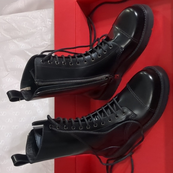 Valentino Garavani hard leather zipper combat boots black mens eu41